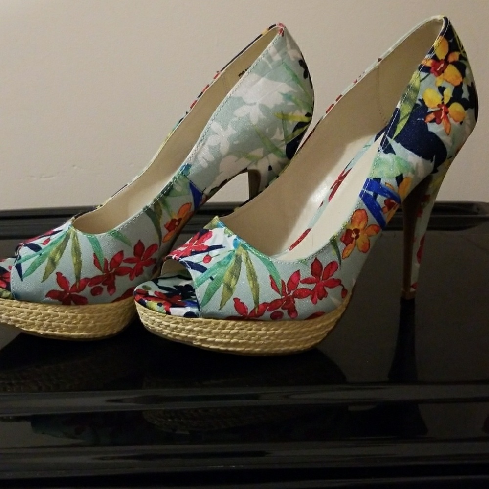 APT 9 Floral Heels